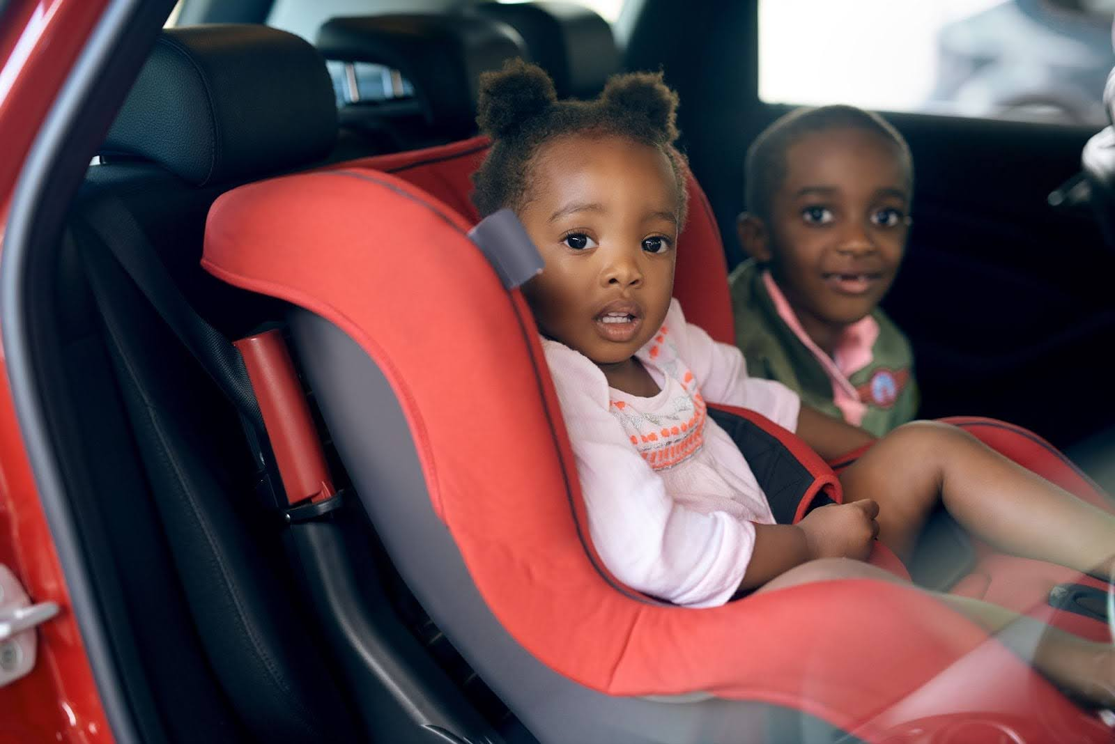 how much should a baby weigh to face forward in car seat