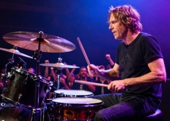 pearl jam drummer matt cameron