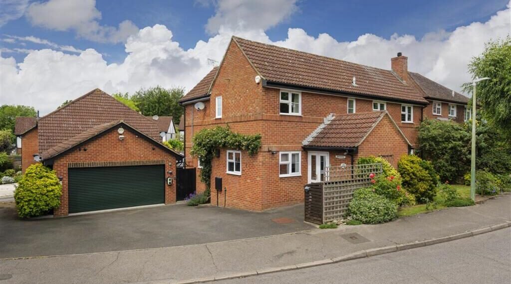 How Faversham Estate Agents Market Homes Effectively