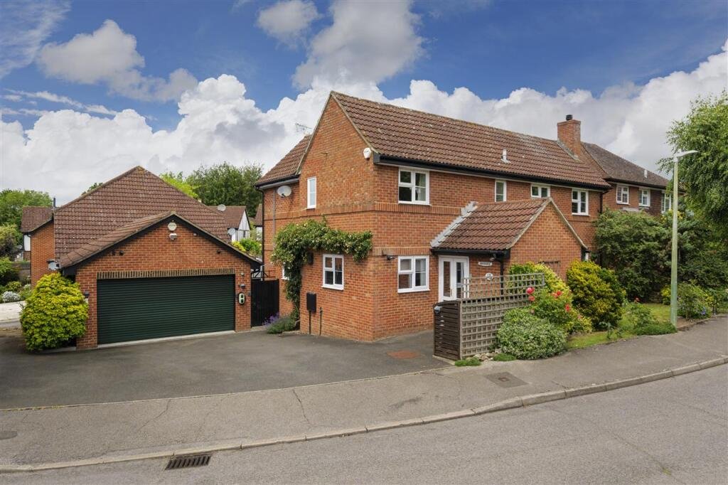How Faversham Estate Agents Market Homes Effectively