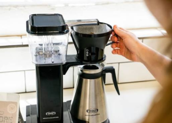 Batch Brew vs Single-Serve: Which Commercial Coffee Brewer Suits Your Volume?