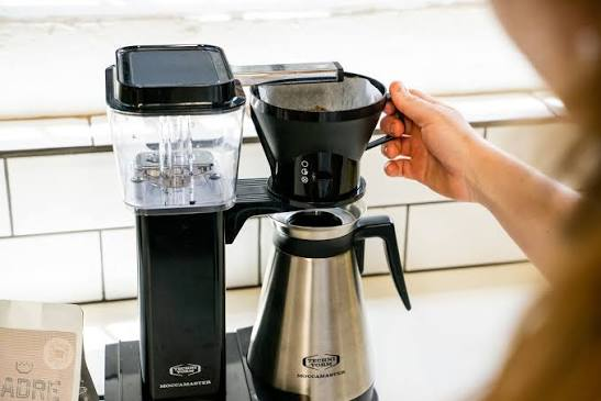Batch Brew vs Single-Serve: Which Commercial Coffee Brewer Suits Your Volume?
